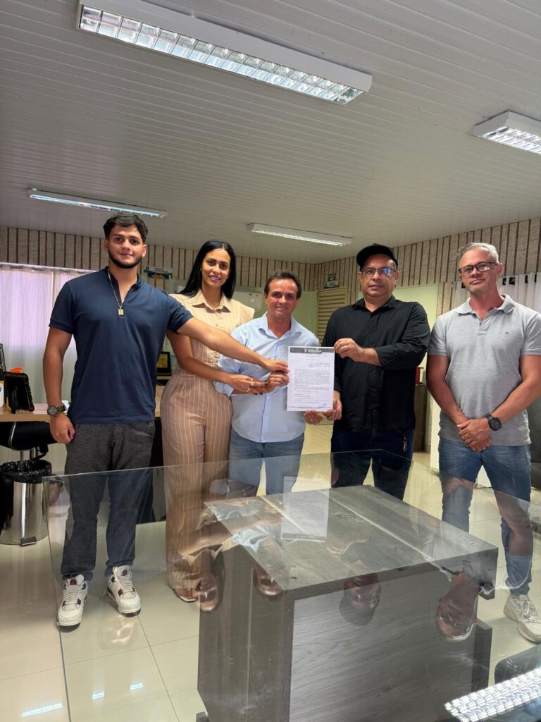 Prefeito Dioclécio Araújo assina ordem de serviço para construção de mais 25 casas populares em Bonópolis-GO
