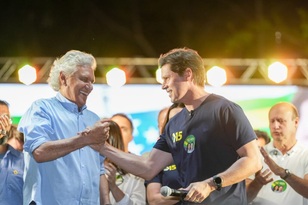 Daniel Vilela inicia campanha na liderança com 45,8%, aponta Paraná Pesquisas