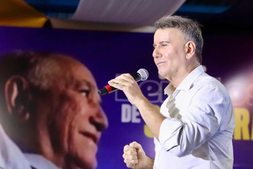 “Pra ter os votos dos contratados”: fonte diz que ainda é vantajoso ter prefeito Eduardo Siqueira como aliado em Palmas “Pra ter os votos dos contratados”: fonte diz que ainda é vantajoso ter prefeito Eduardo Siqueira como aliado em Palmas